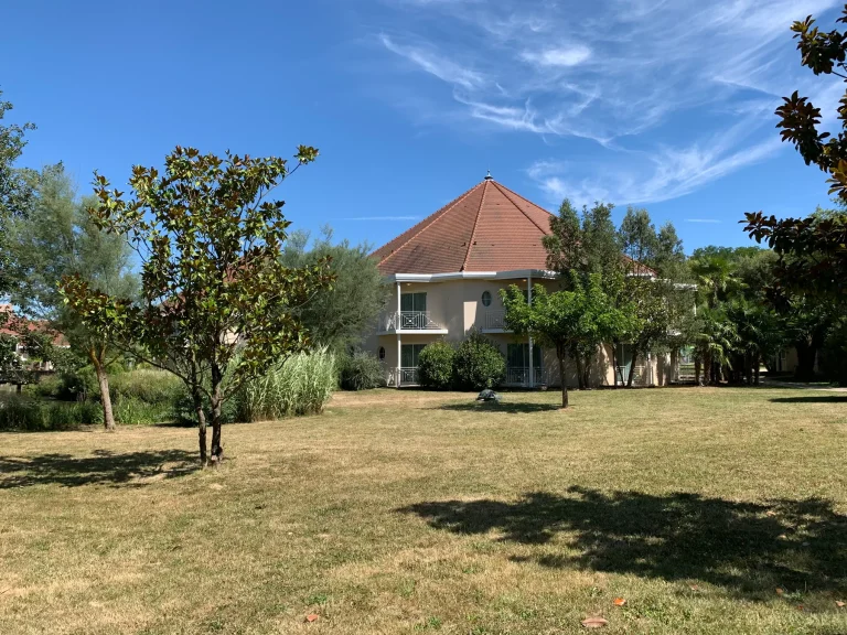 Beauval hotel building and garden near ZooParc de Beauval